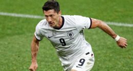 lewandowski s classic striking style