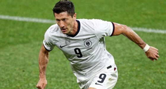 lewandowski s classic striking style