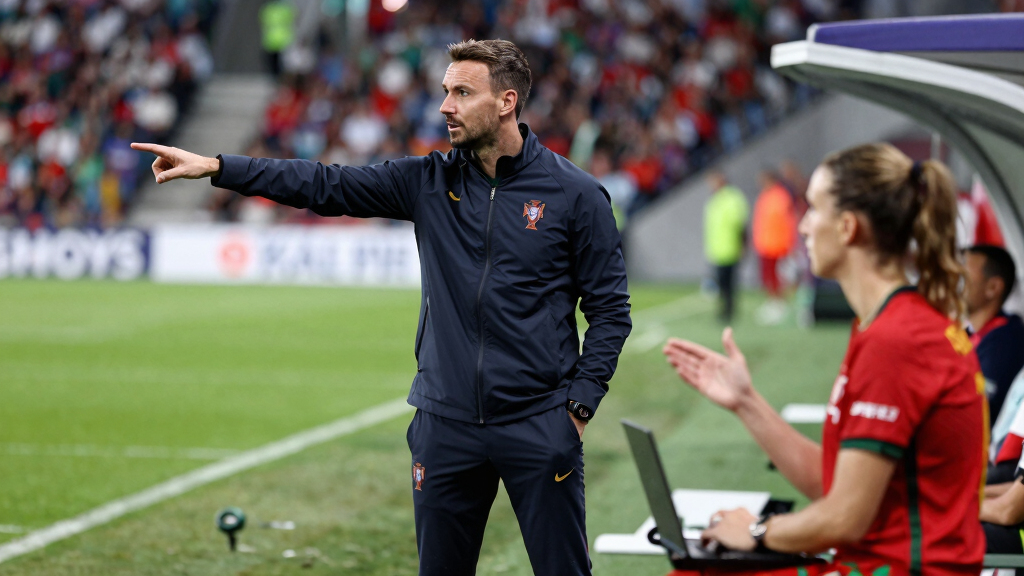 🇵🇹 @zlatan on the position Portugal manager Roberto Martínez is in with Cristiano Ronaldo